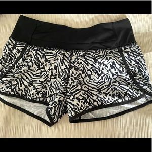 black and white lululemon speed ups